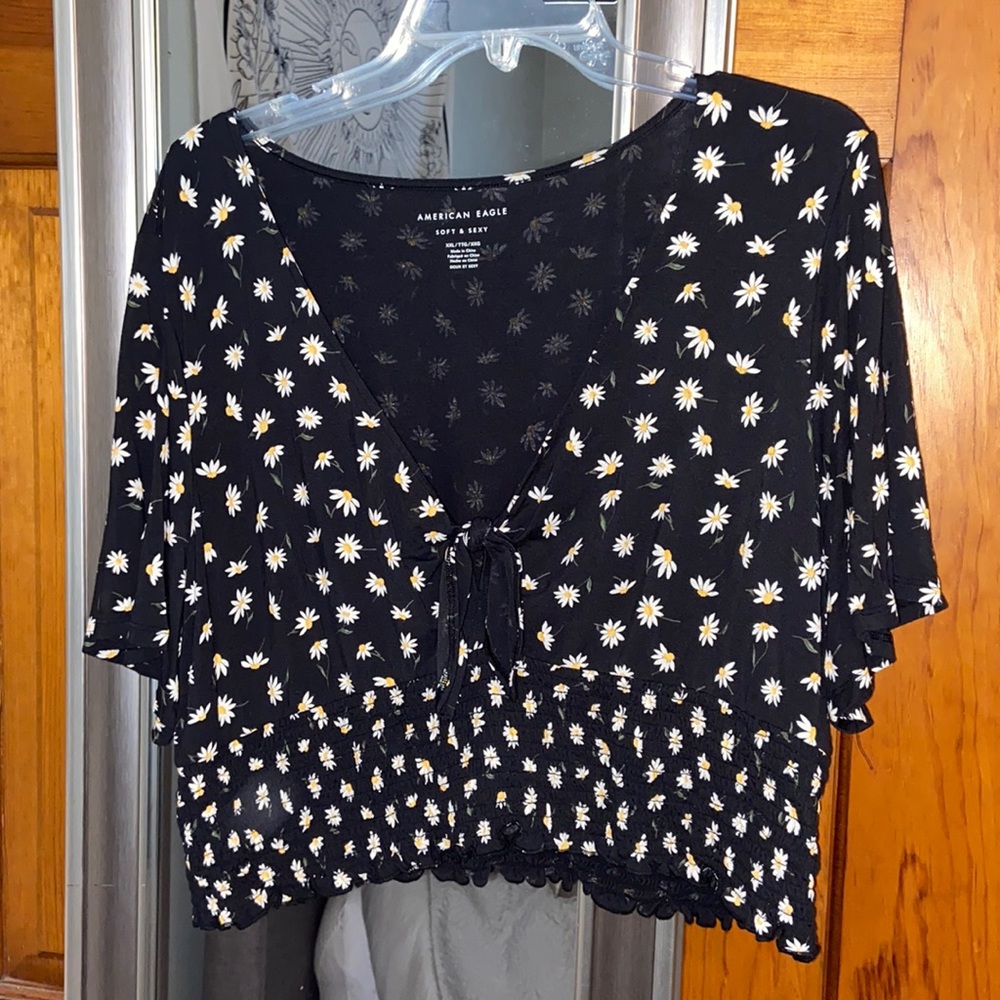 NEVER WORN Daisy Tie-Front Top